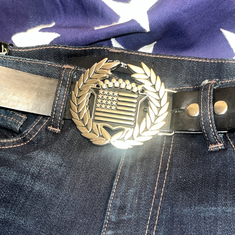 Hot Topic Black Belt with Silver Laurel American Flag Buckle